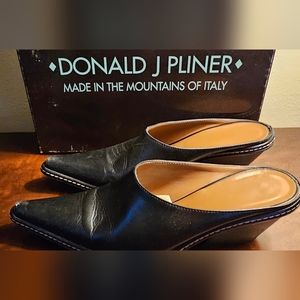 Donald J. Pliner black leather, pointed-toe mules/heels